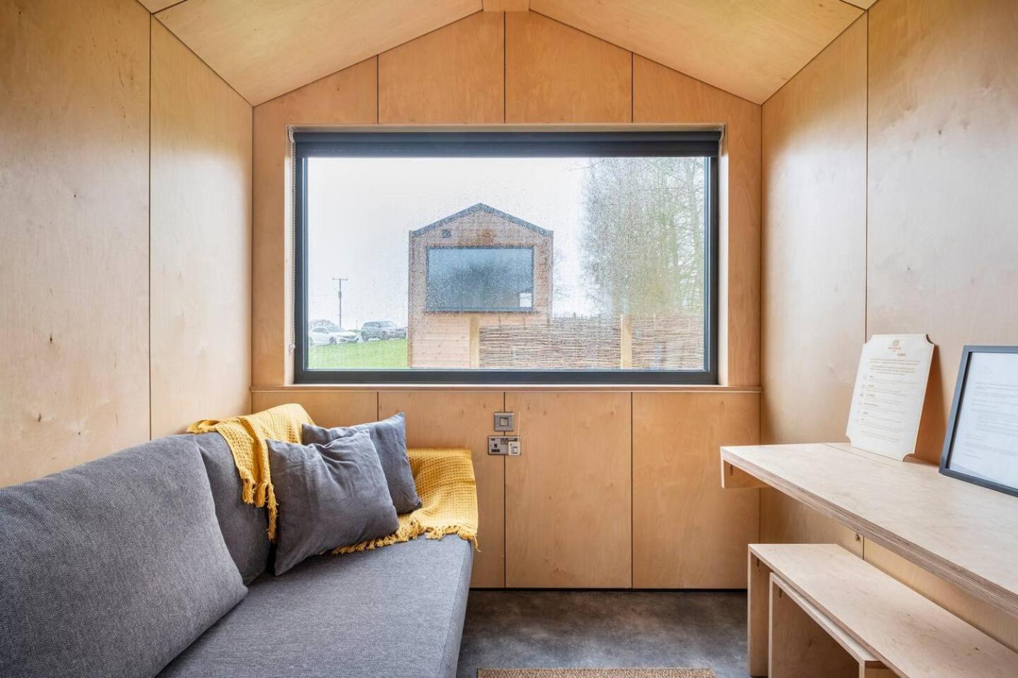 Beautiful Cabins In Herefordshire Countryside Екстериор снимка