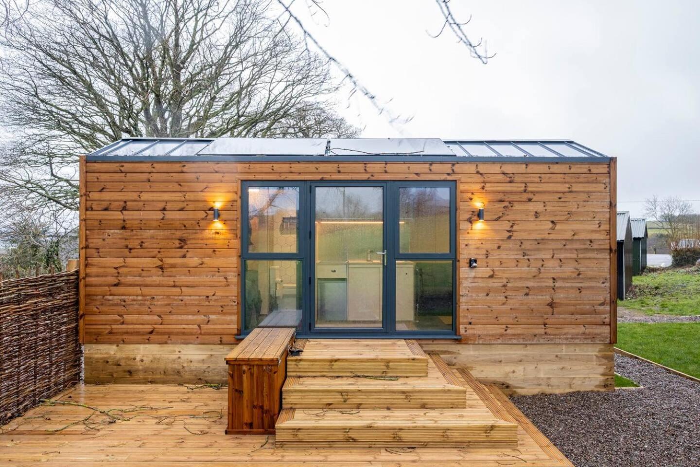 Beautiful Cabins In Herefordshire Countryside Екстериор снимка