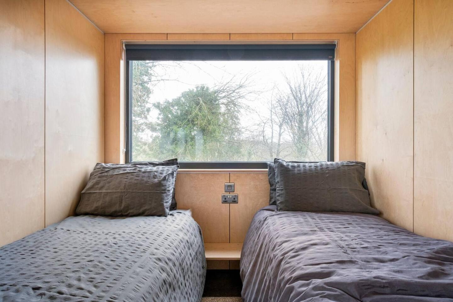 Beautiful Cabins In Herefordshire Countryside Екстериор снимка