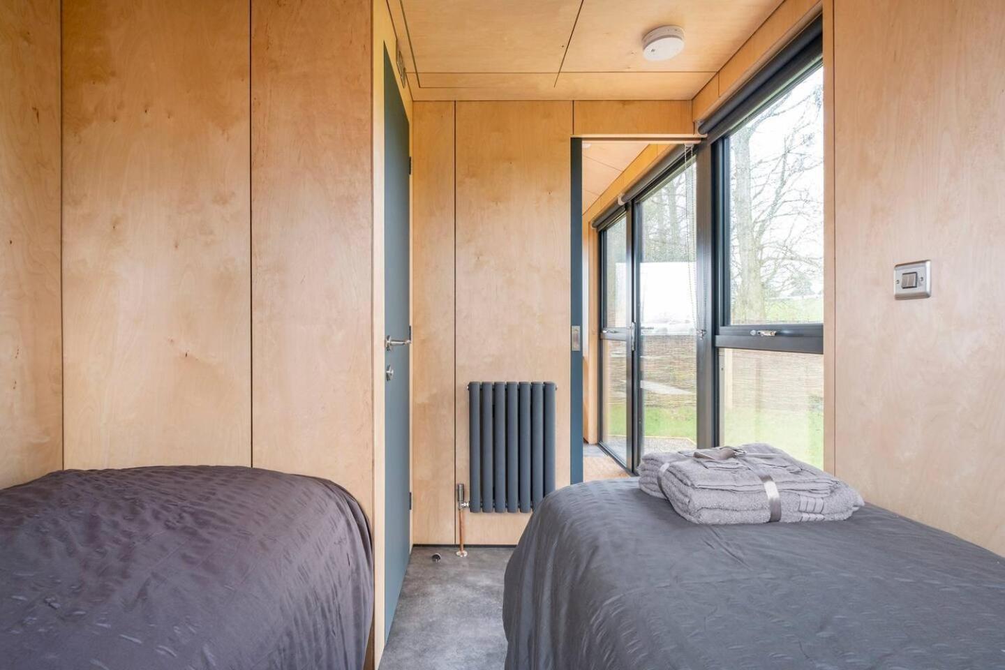 Beautiful Cabins In Herefordshire Countryside Екстериор снимка
