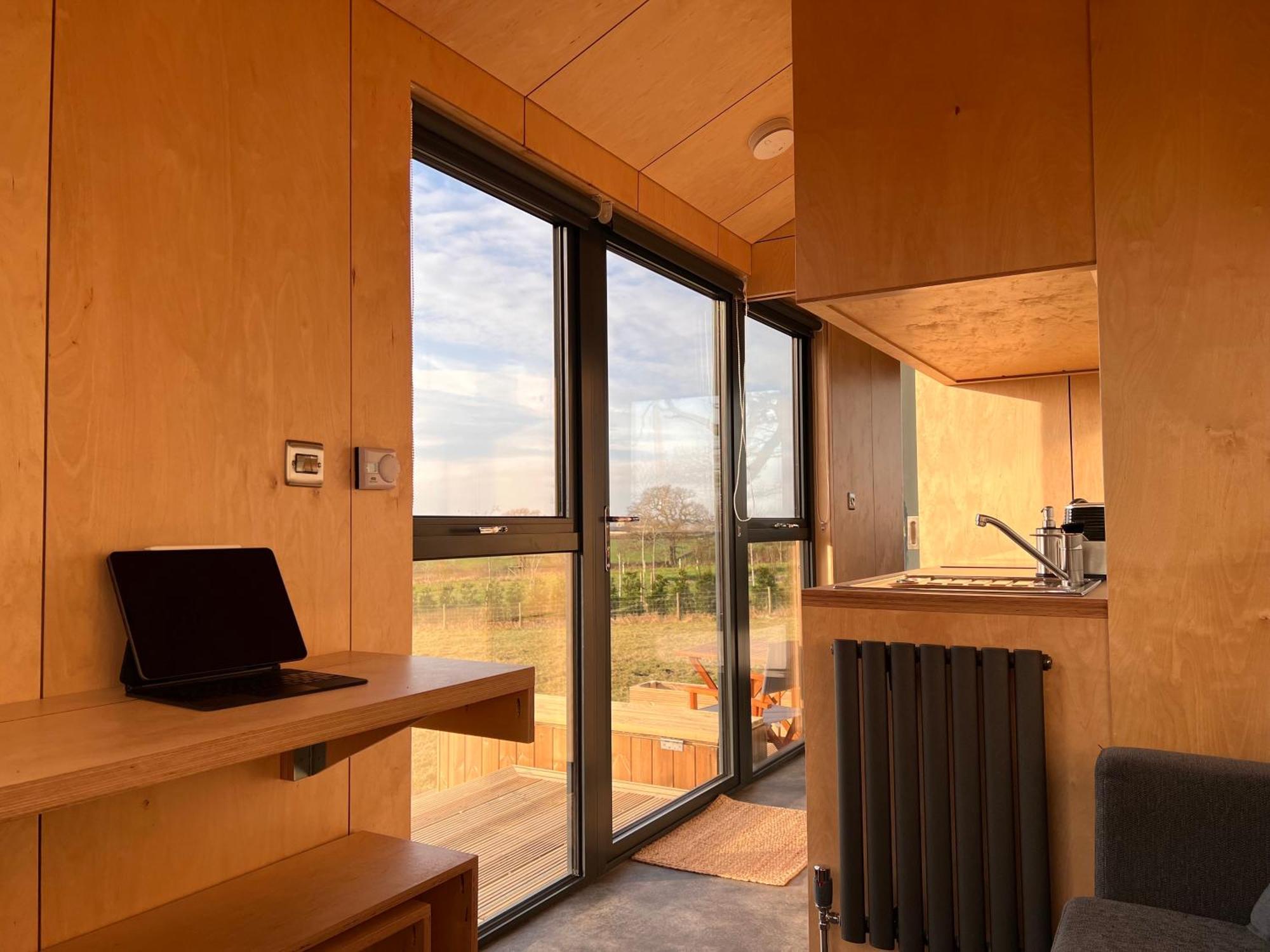 Beautiful Cabins In Herefordshire Countryside Екстериор снимка